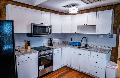 Hot Springs Cabina | Cozy cabin with 1 bedroom and WiFi, AC in charming Hot Springs. on Lake Hamilton