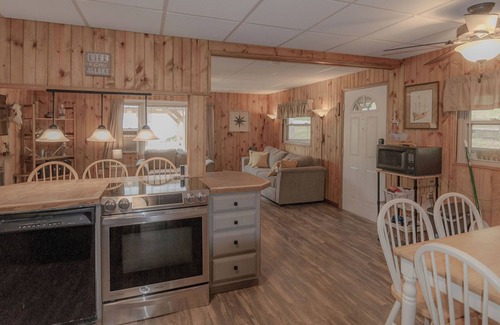 Nancy Cabina | Cozy cabin with 3 bedrooms and WiFi, peaceful Nancy