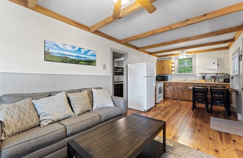 Bolton Landing Cabina | Cozy Cabin with 40ft Covered Dock on Lake George