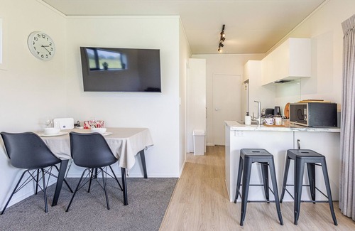Rangataua Casa | Cozy Cabin with a View - Ohakune Holiday Home