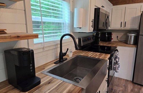 Lillington Cabina | Cozy cabin with AC and loft in charming Lillington