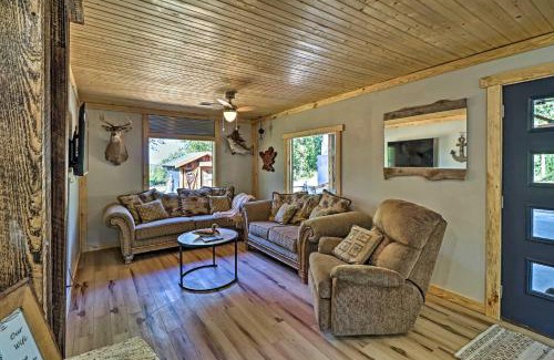Elizabeth Casa | Cozy Cabin with Backyard Oasis 11 Mi to Marina