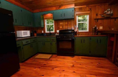 Lake Luzerne Cabina | Cozy Cabin with fire pit hot tub centrally located