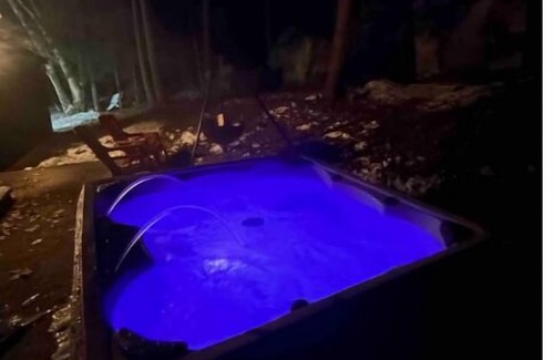 Lake Luzerne Cabina | Cozy Cabin with fire pit hot tub centrally located