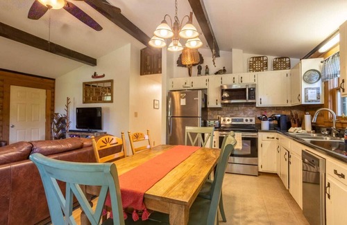 Todd Cabina | Cozy Cabin with Hot Tub and Fire Pit