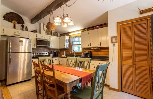 Todd Cabina | Cozy Cabin with Hot Tub and Fire Pit