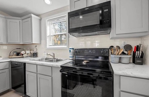 Broken Bow Cabina | Cozy Cabin with Hot Tub, Deck & BBQ