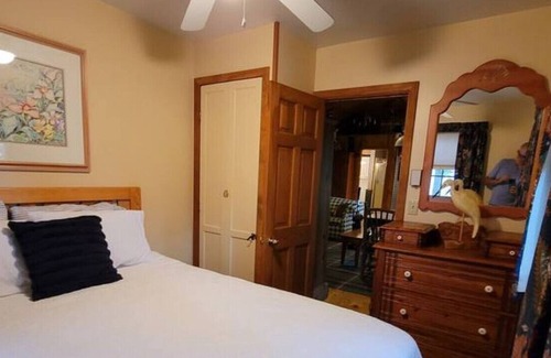 Crosslake Cabina | Cozy cabin with lake shore cottage. Shore Lift