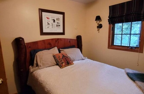 Crosslake Cabina | Cozy cabin with lake shore cottage. Shore Lift