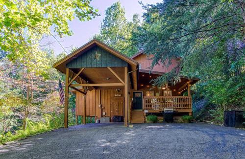 Gatlinburg Casa | Cozy Cabin with Mountain Views Near SkyLift Park!