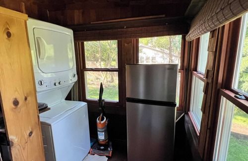 Monroe Cabina | Cozy Cabin with Outdoor Sauna and Firepit!