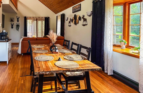 Tobyhanna Cabina | Cozy Cabin with Pond, Game Rm, Pool & Fire Pit