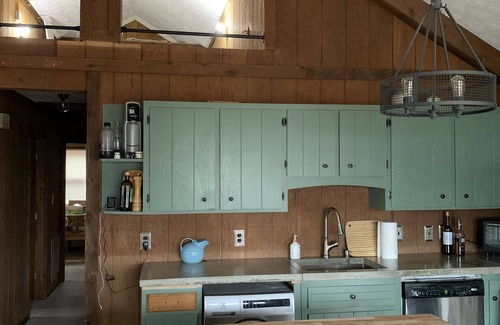 Nellysford Cabina | Cozy Cabin with private HOT TUB!