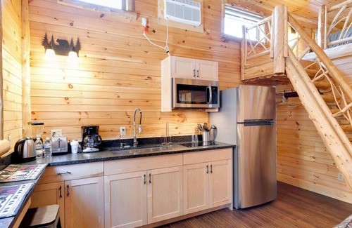 Lake Placid Cabina | Cozy Cabin with second floor loft, fireplace, campfire pits, and kitchen