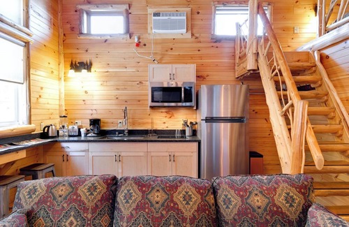 Lake Placid Cabina | Cozy Cabin with second floor loft, fireplace, campfire pits, and kitchen
