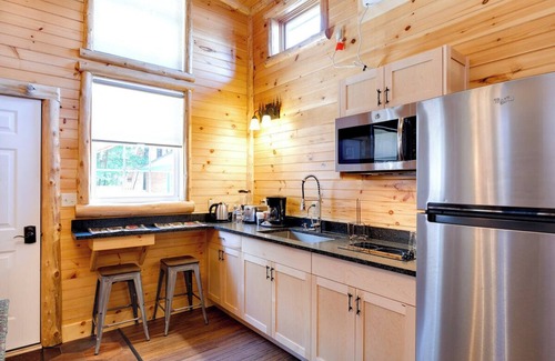 Lake Placid Cabina | Cozy Cabin with second floor loft, fireplace, campfire pits, and kitchen