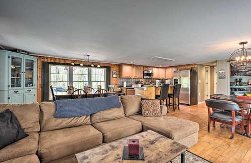 High View Cabina | Cozy Cabin with Sunroom & Cacapon River Access!