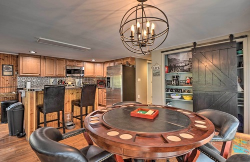 High View Cabina | Cozy Cabin with Sunroom & Cacapon River Access!