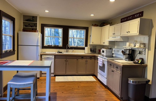 Cashiers Cabina | Cozy cabin within walking distance of Cashiers Crossroads.