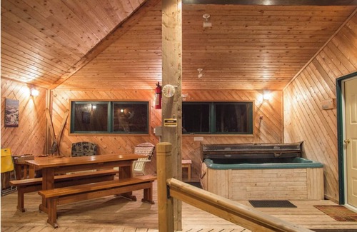 Beaver Mines Cabina | Cozy cabins that sleep 6 w/ hot tub close to Castle Mountain!