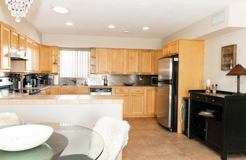 Southwest Village Condominio | Cozy Cactus Condo - Walk to Old Town - Sleeps 6