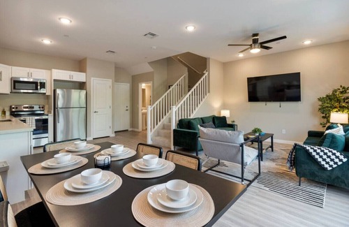 Orchards Estates Apartamento | The Cozy Cactus I 5 Beds I Heated Pool near Surprise Stadium, Golf & Tennis
