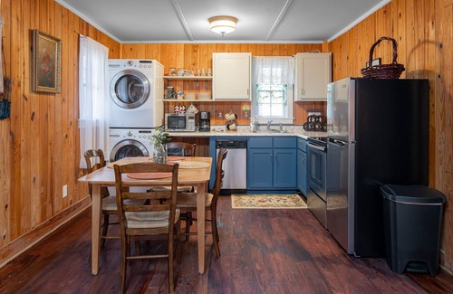 Hendersonville Cabaña | Cozy Caldwell Cottage
