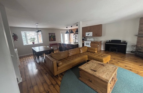 Dalhousie Casa | Cozy Calgary Stampede Sanctuary Home