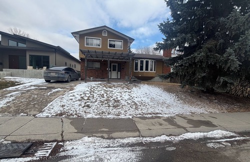 Dalhousie Casa | Cozy Calgary Stampede Sanctuary Home