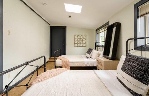 Belmont Casa | Cozy Calm Vibes in PDX- Near Local Coffee & Food