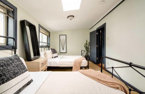 Belmont Casa | Cozy Calm Vibes in PDX- Near Local Coffee & Food