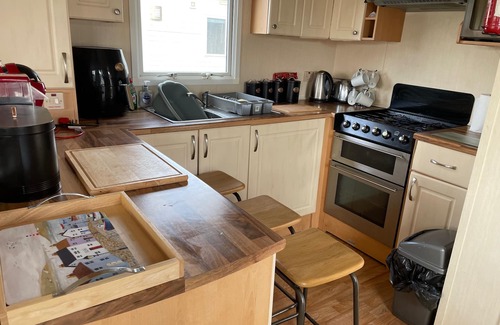 Camber Cabina | Cozy Camber Caravan 3 bedroom Retreat with decking