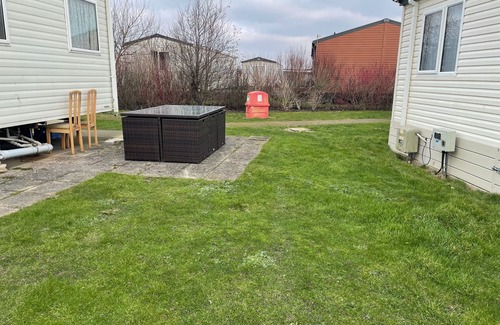 Camber Cabina | Cozy Camber Caravan 3 bedroom Retreat with decking