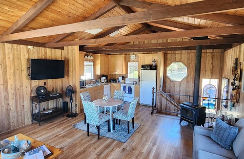 Lodge Hill Casa | Cozy Cambria Cottage/Firepit/EVCharger/Beach Vibe/King Bed