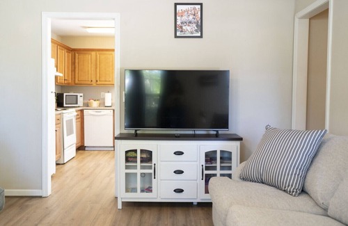 Auburn Casa | Cozy Camelia Units B