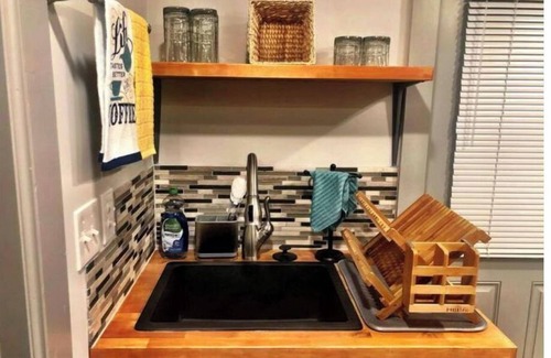 Newnan Apartamento | Cozy Camellia in Historic Downtown Newnan
