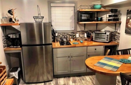 Newnan Apartamento | Cozy Camellia in Historic Downtown Newnan