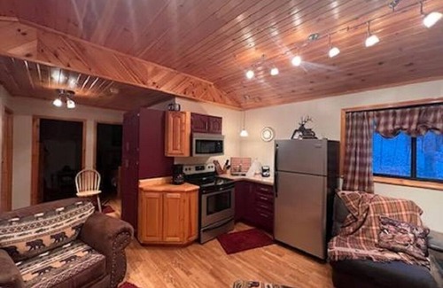 Frenchville Cabina | Cozy camp near the PA Elk herd in Karthaus & close enough to Penn State football