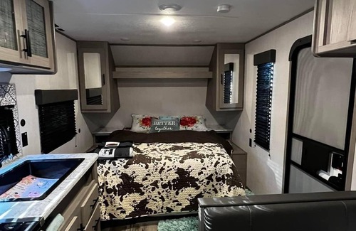 Clinton Alquiler De RV | Cozy Camper at Truman Lake