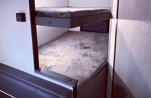 Clinton Alquiler De RV | Cozy Camper at Truman Lake