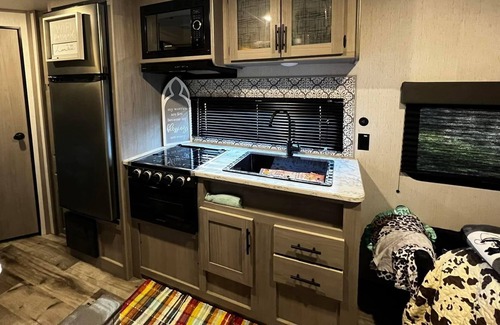 Clinton Alquiler De RV | Cozy Camper at Truman Lake
