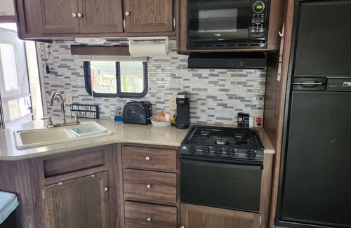 Watkins Glen Alquiler De RV | Cozy camper w/ private hot tub near the ❤️of Watkins Glen / The Lantern unit 3