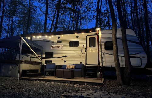 Watkins Glen Alquiler De RV | Cozy camper w/ private hot tub near the ❤️of Watkins Glen / The Lantern unit 3