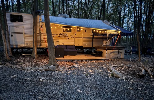 Watkins Glen Alquiler De RV | Cozy Camper w/ private hot tub. Close to Watkins Glen The Springdale unit 4