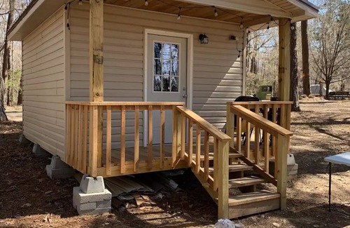 Clarendon County Cabina | Cozy Camping Cabin on Lake Marion near Congaree Nat Park