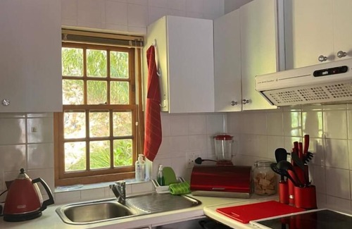 Camps Bay Chalet De Esquí | Cozy Camps Bay House With Mountain and sea View