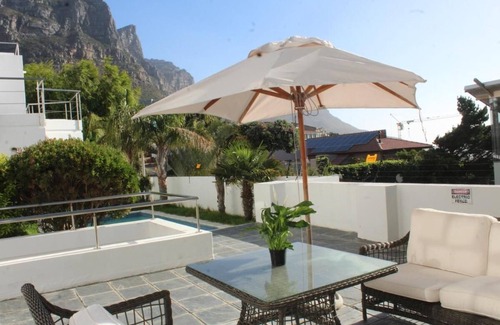 Camps Bay Chalet De Esquí | Cozy Camps Bay House With Mountain and sea View
