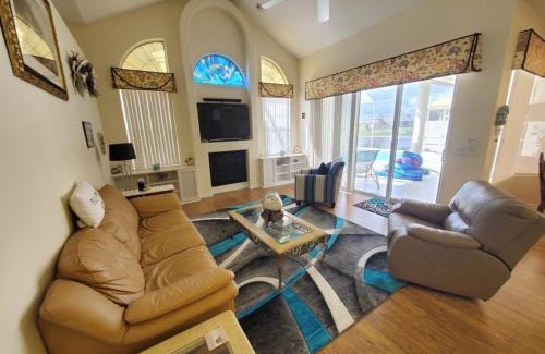 Palm Harbor Casa | Cozy Canal home