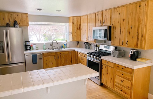 Old Farm District Casa | Cozy Canterbury | Dog-friendly oasis in Bend