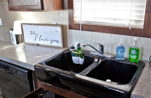 Canton Casa | COZY CANTON GETAWAY 3 Bedroom/2 Bath Near Canton Lake With Extra Parking!